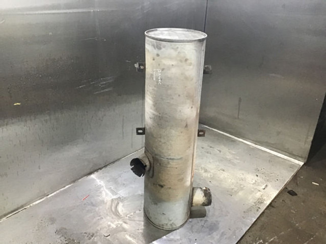 Liebherr Exhaust Silencer - كاتم الصوت: صورة 2 Liebherr Exhaust Silencer - كاتم الصوت: صورة 2