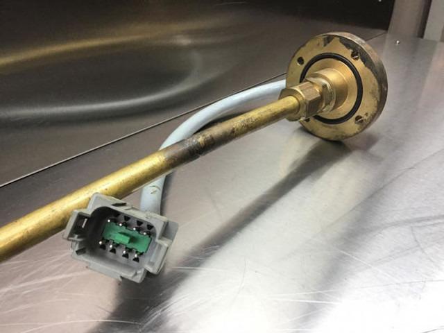 Liebherr Float Switch - النظام الكهربائي: صورة 3 Liebherr Float Switch - النظام الكهربائي: صورة 3
