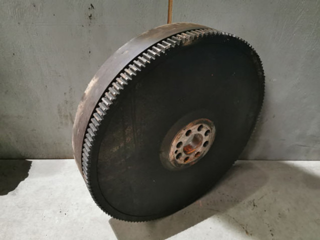 Liebherr Flywheel - دولاب الموازنة: صورة 3 Liebherr Flywheel - دولاب الموازنة: صورة 3