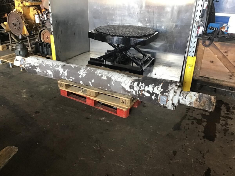 Liebherr Hoist Cylinder - اسطوانة هيدروليكية: صورة 1 Liebherr Hoist Cylinder - اسطوانة هيدروليكية: صورة 1