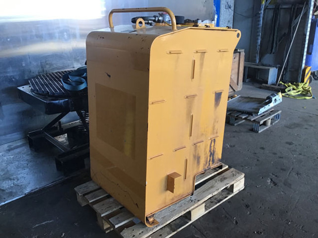 Liebherr Hydraulic Tank - خزان هيدروليكي: صورة 3 Liebherr Hydraulic Tank - خزان هيدروليكي: صورة 3