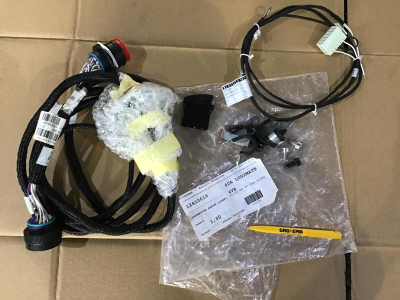 Liebherr Messet - لوحة القيادة: صورة 1 Liebherr Messet - لوحة القيادة: صورة 1