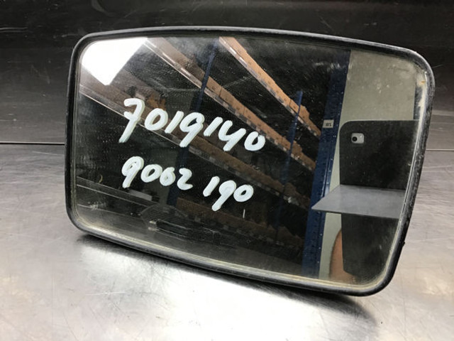 Liebherr Mirror - المرآة الخلفية للسيارة: صورة 1 Liebherr Mirror - المرآة الخلفية للسيارة: صورة 1