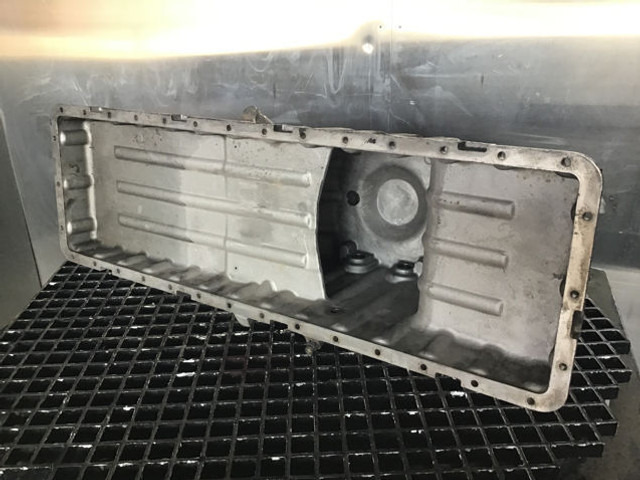 Liebherr Oil Sump - علبة المرافق: صورة 2 Liebherr Oil Sump - علبة المرافق: صورة 2