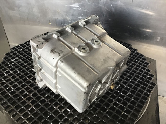 Liebherr Oil Sump - علبة المرافق: صورة 1 Liebherr Oil Sump - علبة المرافق: صورة 1