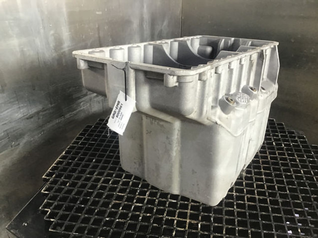Liebherr Oil Sump - علبة المرافق: صورة 2 Liebherr Oil Sump - علبة المرافق: صورة 2