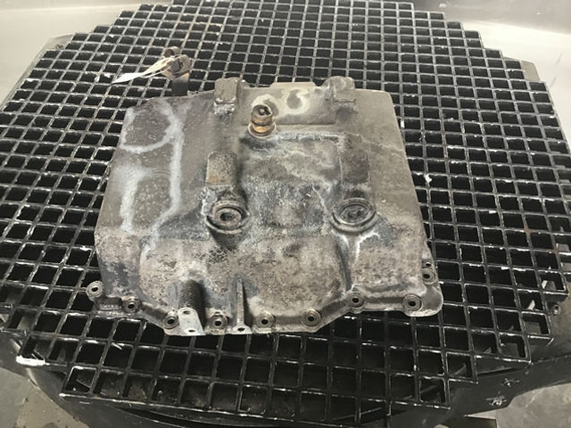 Liebherr Oil Sump - علبة المرافق: صورة 2 Liebherr Oil Sump - علبة المرافق: صورة 2