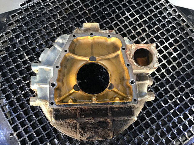 Liebherr Oil Sump - علبة المرافق: صورة 2 Liebherr Oil Sump - علبة المرافق: صورة 2