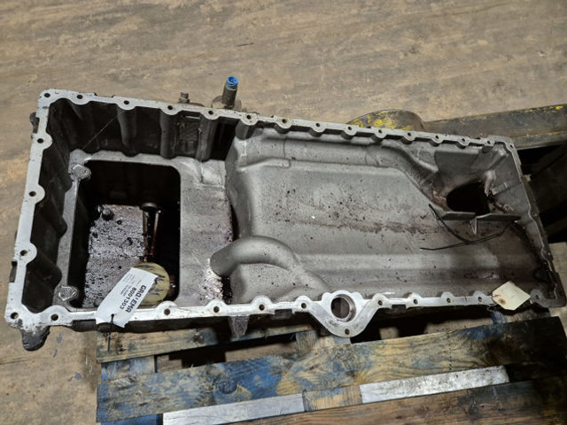 Liebherr Oil Sump - علبة المرافق: صورة 1 Liebherr Oil Sump - علبة المرافق: صورة 1