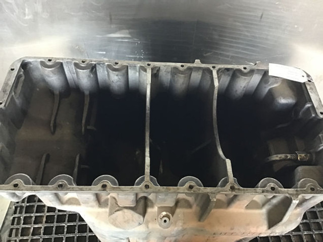 Liebherr Oil Sump - علبة المرافق: صورة 4 Liebherr Oil Sump - علبة المرافق: صورة 4
