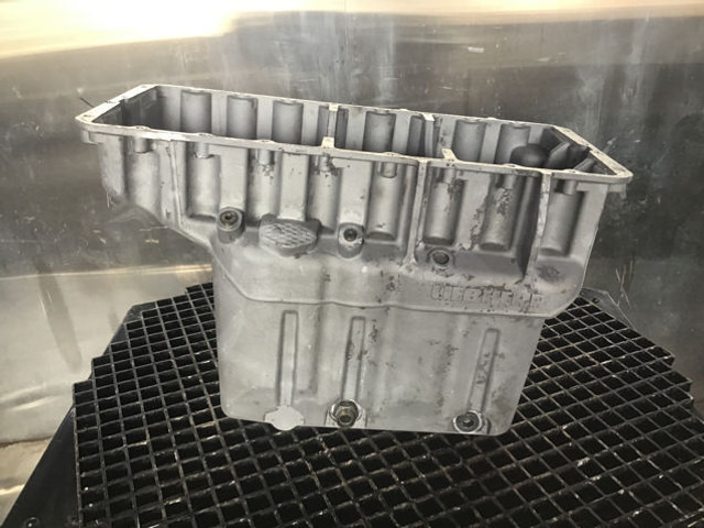 Liebherr Oil Sump - علبة المرافق: صورة 1 Liebherr Oil Sump - علبة المرافق: صورة 1