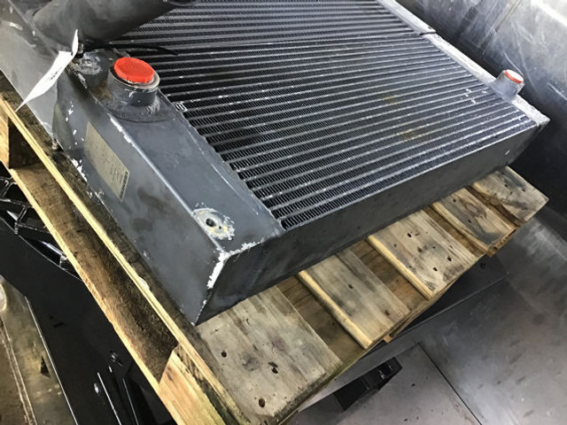Liebherr Oilcooler - مبرد الزيت: صورة 1 Liebherr Oilcooler - مبرد الزيت: صورة 1