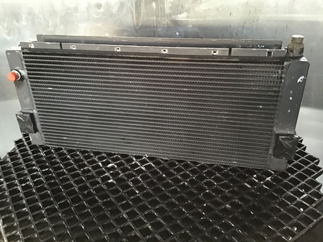 Liebherr Oilcooler - مبرد الزيت: صورة 2 Liebherr Oilcooler - مبرد الزيت: صورة 2