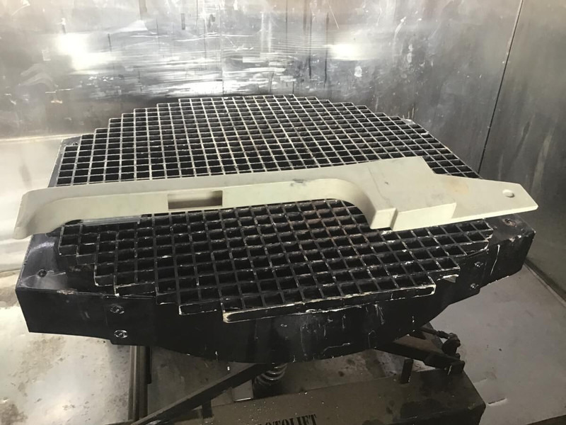 Liebherr R914STD / R914HDSL / R914B / R914 EW / R904 / R924 B / R934 / R934B / R954B / R964B / R974B / R974 - أنبوب سحب الهواء: صورة 3 Liebherr R914STD / R914HDSL / R914B / R914 EW / R904 / R924 B / R934 / R934B / R954B / R964B / R974B / R974 - أنبوب سحب الهواء: صورة 3