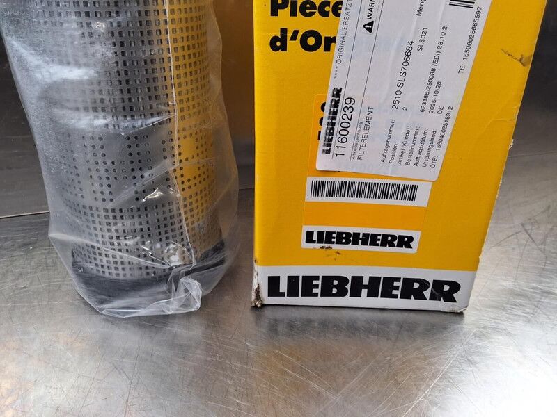 Liebherr R922 / R924 / R922 LC / R914 COMPACT / R920 LC / R920 NLC / R918 XLC / R918 LC / R918 NLC / R924 LC - فلتر الهواء: صورة 2 Liebherr R922 / R924 / R922 LC / R914 COMPACT / R920 LC / R920 NLC / R918 XLC / R918 LC / R918 NLC / R924 LC - فلتر الهواء: صورة 2
