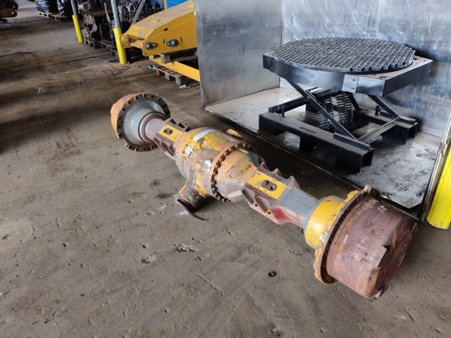 Liebherr Rear Axle - المحور و قطع الغيار: صورة 1 Liebherr Rear Axle - المحور و قطع الغيار: صورة 1
