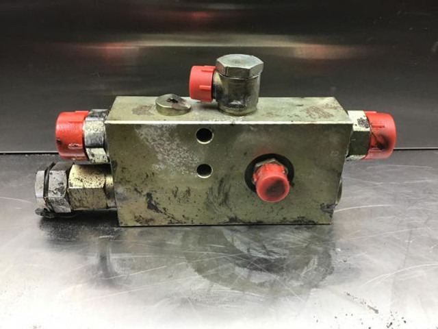 Liebherr Safety Valve - نظام الهيدروليك: صورة 1 Liebherr Safety Valve - نظام الهيدروليك: صورة 1