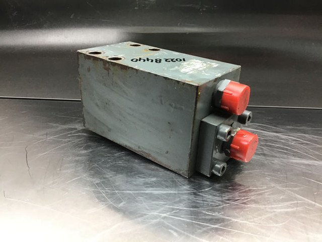 Liebherr Safety Valve - نظام الهيدروليك: صورة 1 Liebherr Safety Valve - نظام الهيدروليك: صورة 1