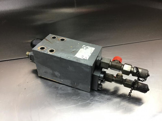 Liebherr Safety Valve - نظام الهيدروليك: صورة 1 Liebherr Safety Valve - نظام الهيدروليك: صورة 1