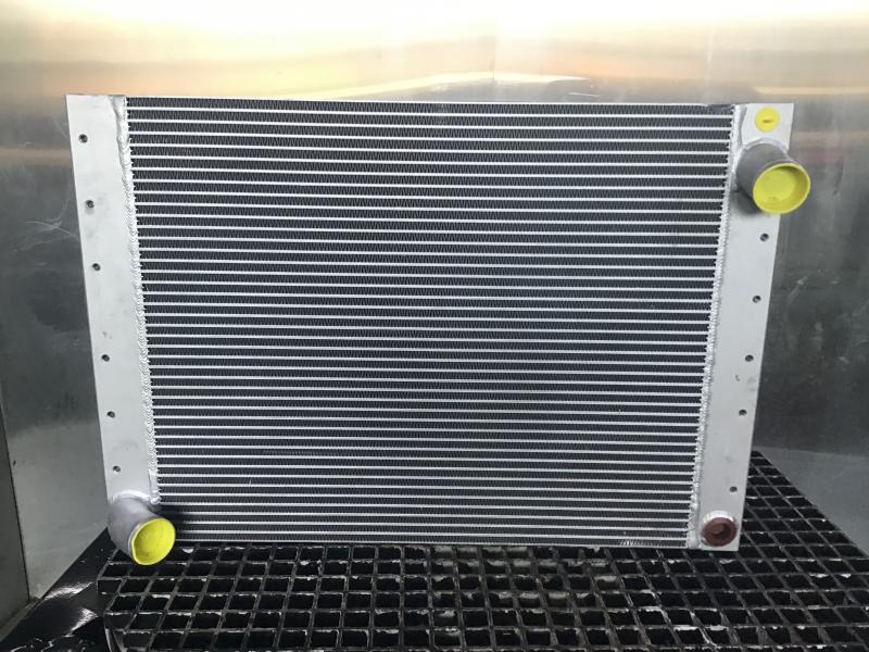 Liebherr Watercooler - مبرد المحرك - آلات البناء: صورة 1 Liebherr Watercooler - مبرد المحرك - آلات البناء: صورة 1