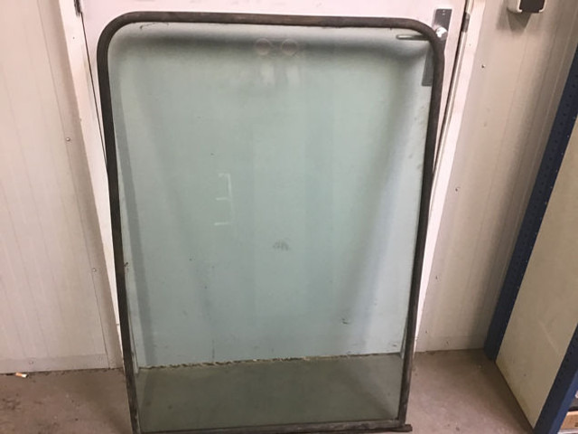Liebherr Window Glass - نافذة و قطع الغيار: صورة 2 Liebherr Window Glass - نافذة و قطع الغيار: صورة 2