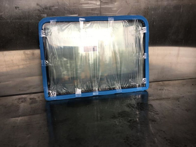 Liebherr Window Glass - نافذة و قطع الغيار: صورة 3 Liebherr Window Glass - نافذة و قطع الغيار: صورة 3