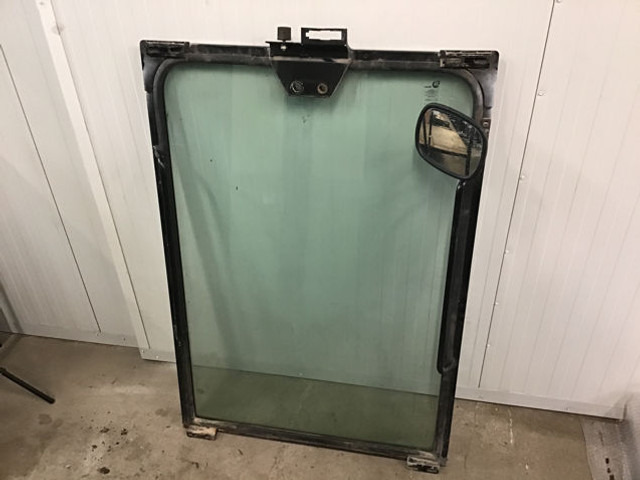 Liebherr Window Glass - نافذة و قطع الغيار: صورة 1 Liebherr Window Glass - نافذة و قطع الغيار: صورة 1