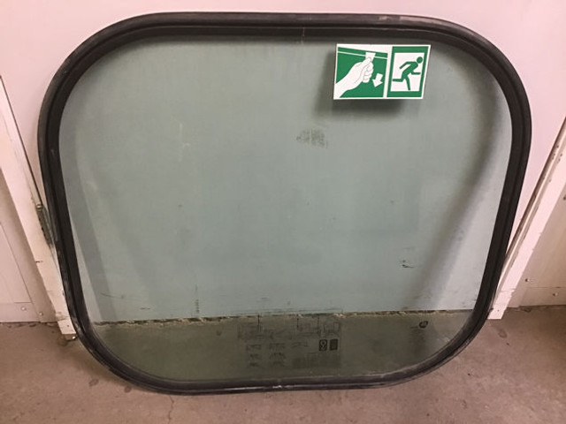 Liebherr Windows with rubber - نافذة و قطع الغيار: صورة 1 Liebherr Windows with rubber - نافذة و قطع الغيار: صورة 1