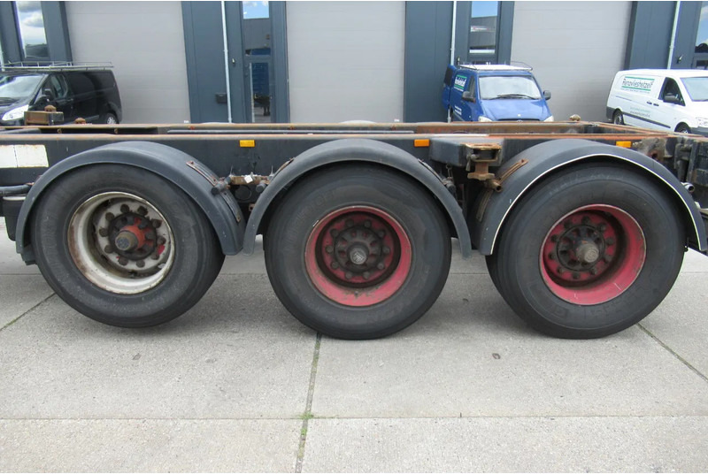 Renders Container Chassis / Extendable on rear / BPW + drum - نصف مقطورة لنقل الحاويات: صورة 5 Renders Container Chassis / Extendable on rear / BPW + drum - نصف مقطورة لنقل الحاويات: صورة 5