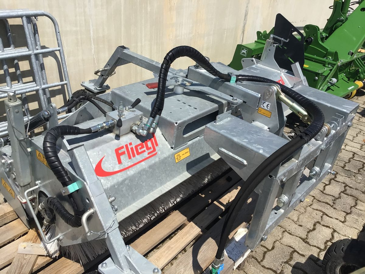 Fliegl Typ 600 - مكنسة: صورة 1 Fliegl Typ 600 - مكنسة: صورة 1