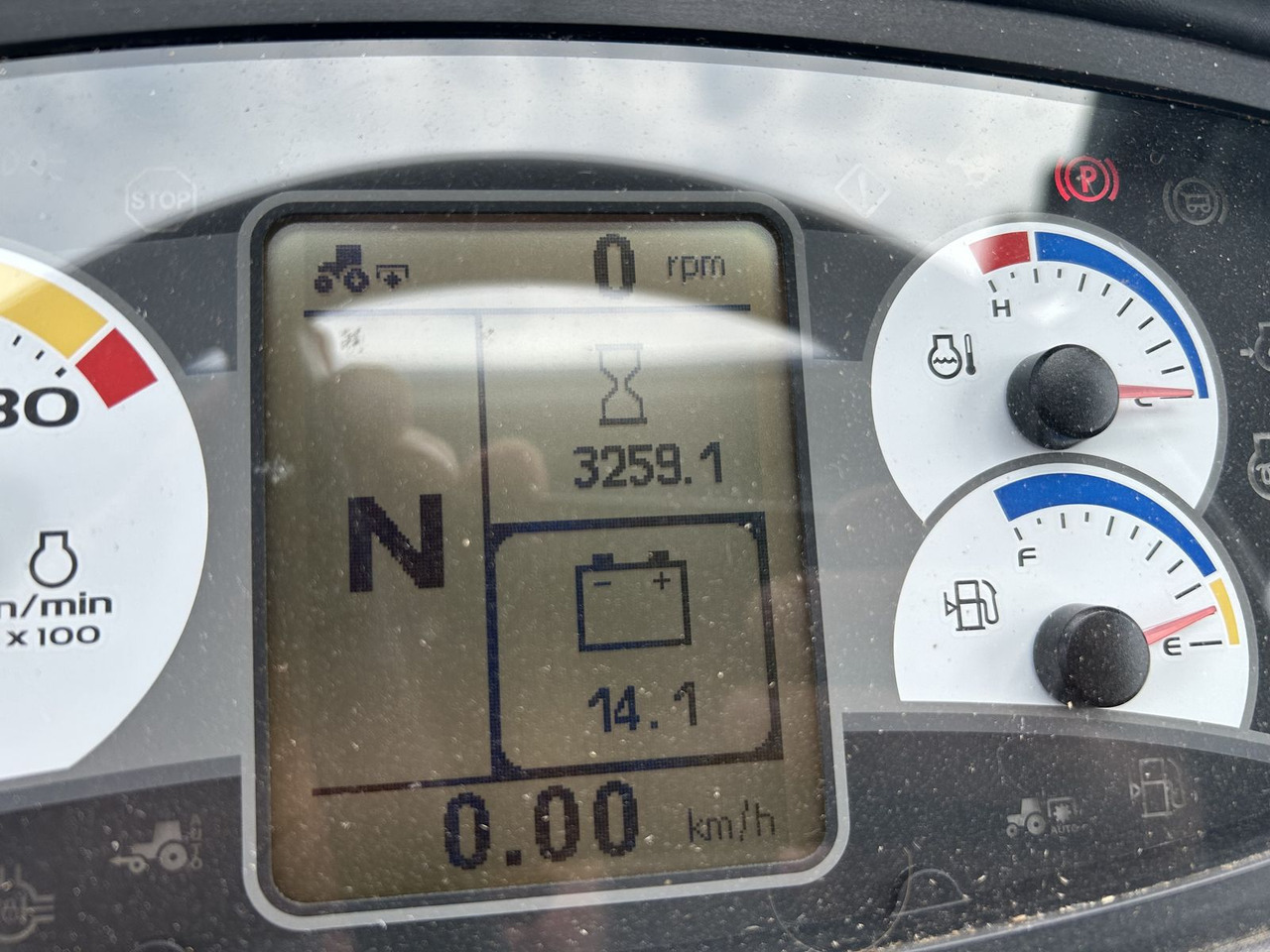 جرار New Holland T4.105: صورة 8