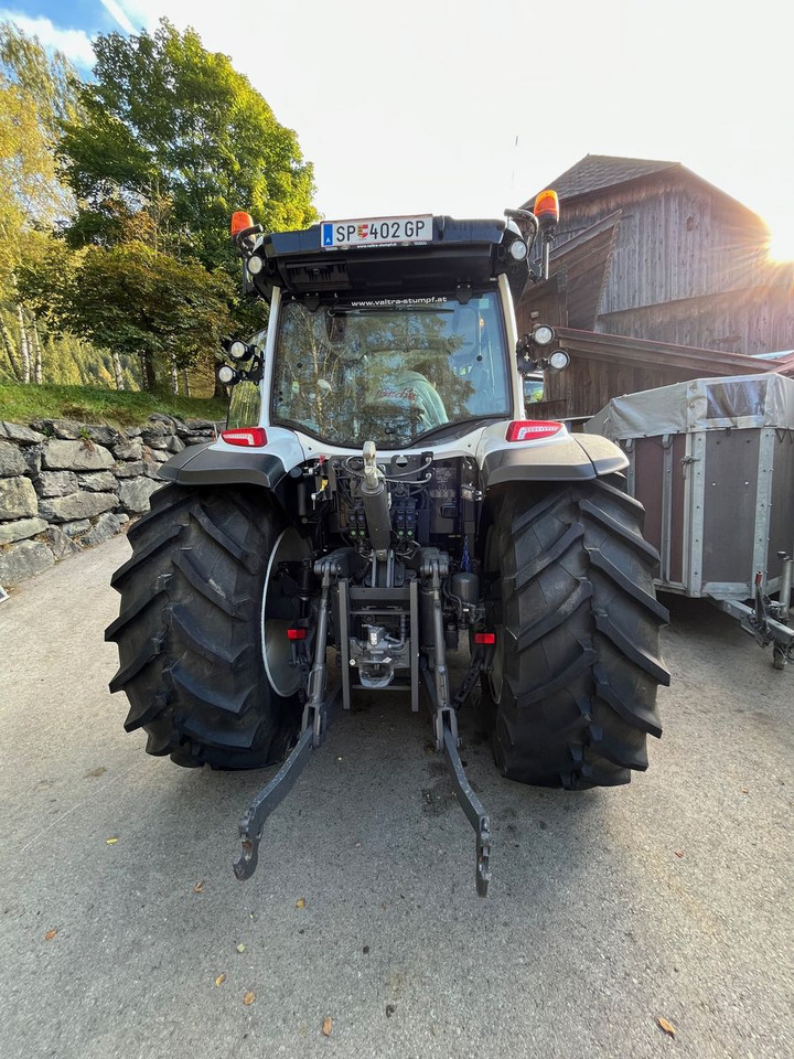Valtra G135 VERSU - جرار: صورة 3 Valtra G135 VERSU - جرار: صورة 3