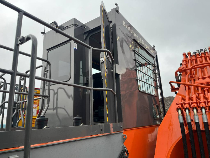 حفار زحاف Hitachi EX2000-7BBH: صورة 12