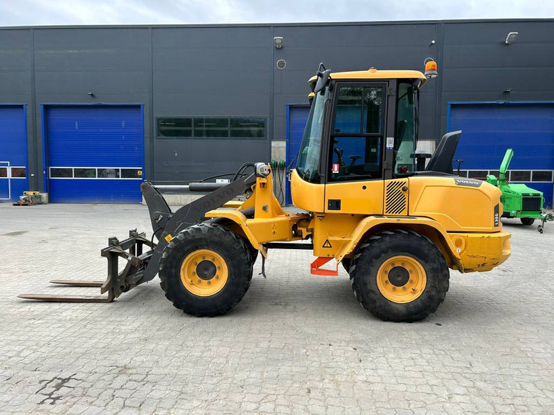Volvo L 30 G - اللودر بعجل: صورة 2 Volvo L 30 G - اللودر بعجل: صورة 2