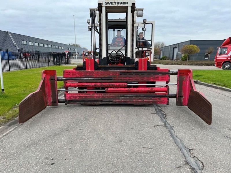 Bolzoni PULP BALE CLAMP P-1000-LS - ملحق: صورة 1 Bolzoni PULP BALE CLAMP P-1000-LS - ملحق: صورة 1