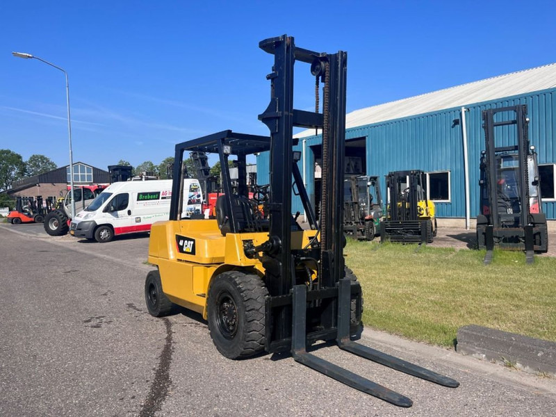 Caterpillar DP40K2 - رافعة شوكية ديزل: صورة 2 Caterpillar DP40K2 - رافعة شوكية ديزل: صورة 2