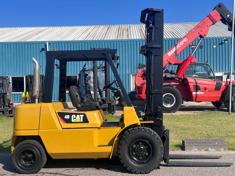 Caterpillar DP40K2 - رافعة شوكية ديزل: صورة 1 Caterpillar DP40K2 - رافعة شوكية ديزل: صورة 1