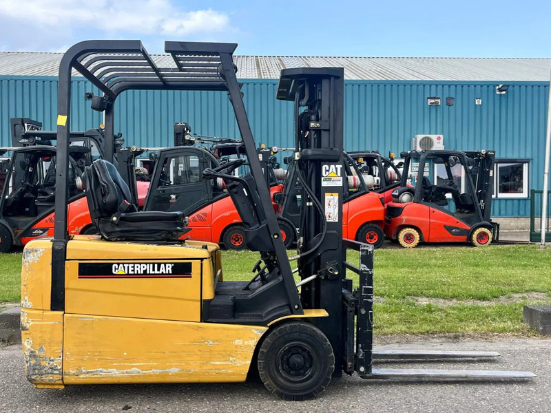 Caterpillar EP18KT - رافعة شوكية كهربائية: صورة 1 Caterpillar EP18KT - رافعة شوكية كهربائية: صورة 1
