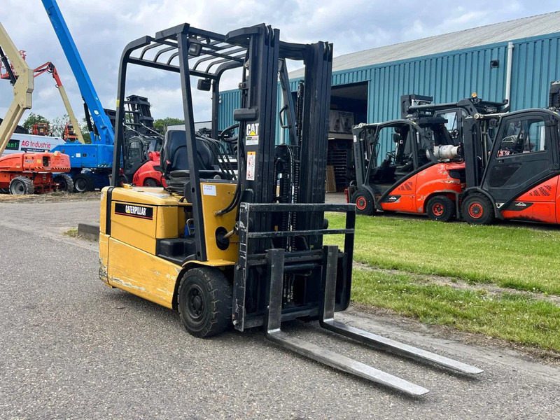 Caterpillar EP18KT - رافعة شوكية كهربائية: صورة 3 Caterpillar EP18KT - رافعة شوكية كهربائية: صورة 3