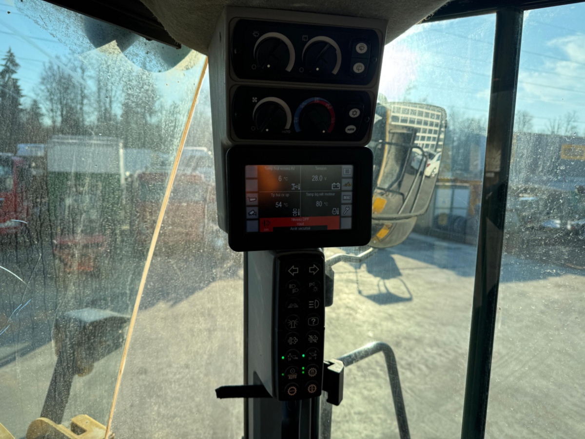 اللودر بعجل CATERPILLAR 950M: صورة 18