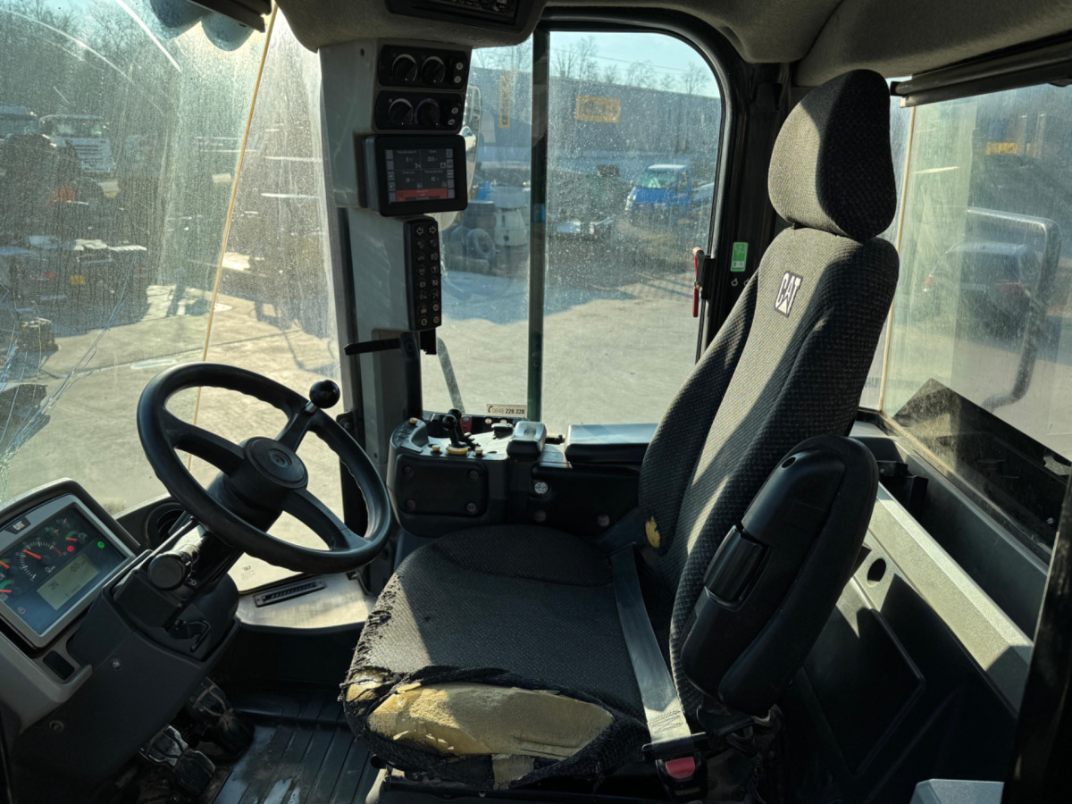 اللودر بعجل CATERPILLAR 950M: صورة 14