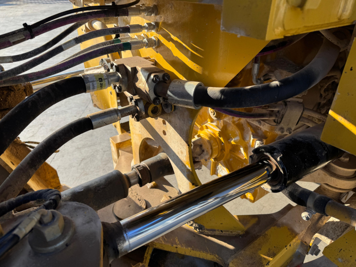 اللودر بعجل CATERPILLAR 950M: صورة 9