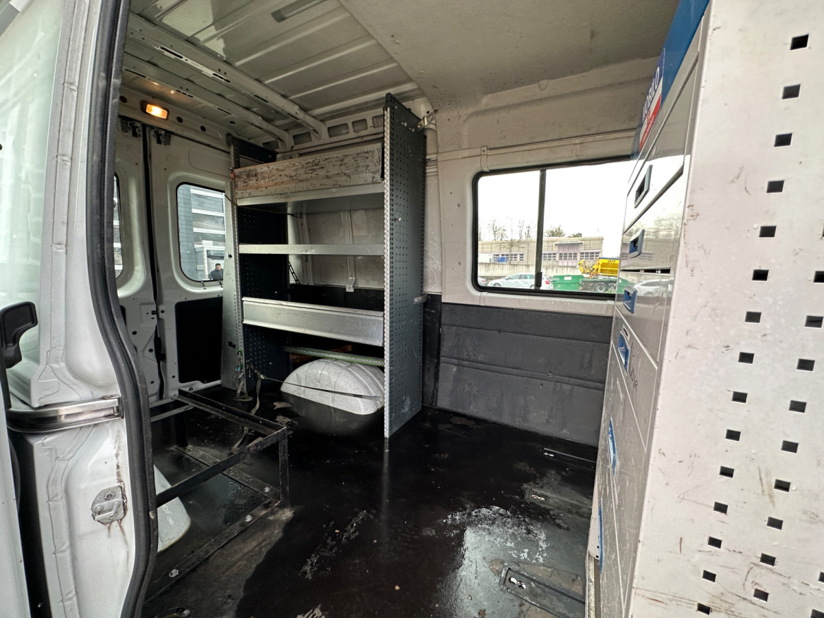 IVECO 35C18V Daily Servicewagen Sortimo IVECO 35C18V Daily Servicewagen Sortimo: صورة 6 IVECO 35C18V Daily Servicewagen Sortimo IVECO 35C18V Daily Servicewagen Sortimo: صورة 6