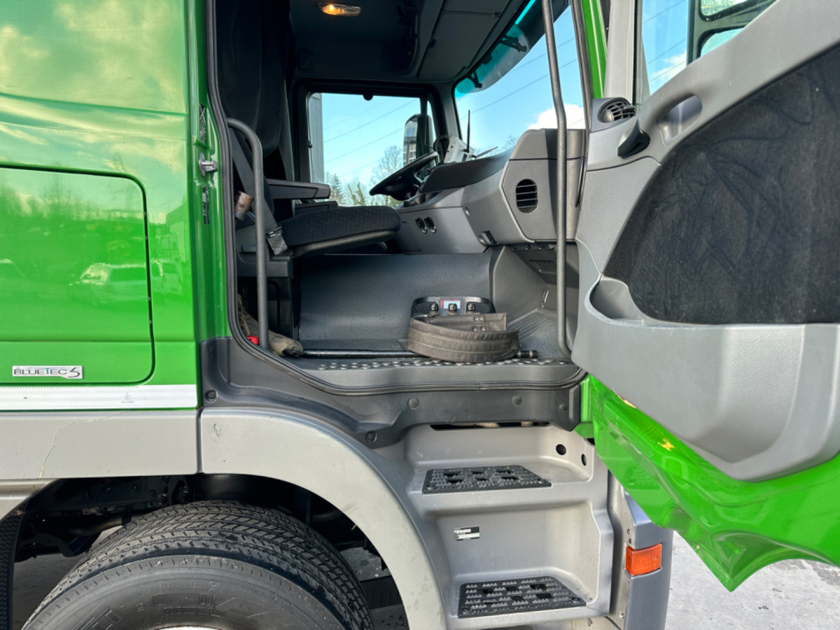 MERCEDES 2551 V8 6x2 Fassi 185-5 Bj.2020 - شاحنة قلاب, شاحنة كرين: صورة 4 MERCEDES 2551 V8 6x2 Fassi 185-5 Bj.2020 - شاحنة قلاب, شاحنة كرين: صورة 4