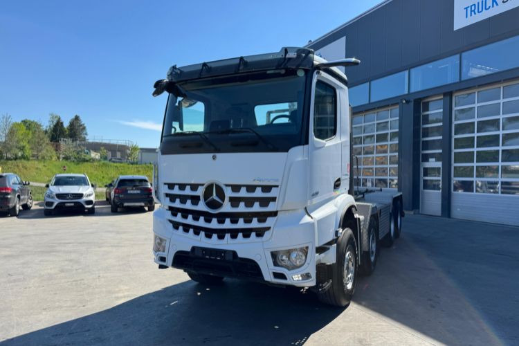 Mercedes-Benz Arocs 3251 8x4 - شاحنة ذات خطاف: صورة 1 Mercedes-Benz Arocs 3251 8x4 - شاحنة ذات خطاف: صورة 1