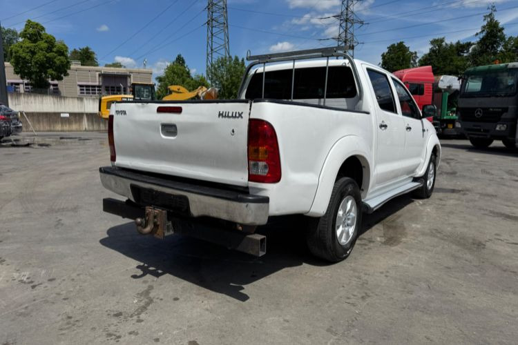Toyota Hilux 3.0D 4WD - شاحنة التوصيل: صورة 5 Toyota Hilux 3.0D 4WD - شاحنة التوصيل: صورة 5