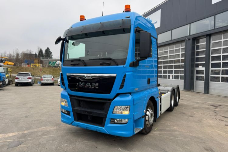 Volvo FH-420 4x2 Retarder MAN TGX 33.520 6x4 - وحدة جر: صورة 1 Volvo FH-420 4x2 Retarder MAN TGX 33.520 6x4 - وحدة جر: صورة 1