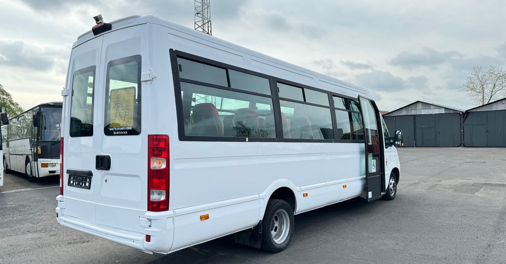 Irisbus Iveco Daily / 23 miejsca / Cena 87000 zł netto - حافلة صغيرة, ميكروباص: صورة 4 Irisbus Iveco Daily / 23 miejsca / Cena 87000 zł netto - حافلة صغيرة, ميكروباص: صورة 4