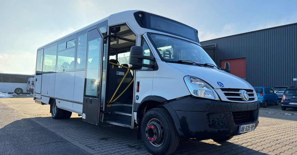 Iveco Aptineo / mała klima / 28 miejsc / winda / CENA: 67500 zł netto - حافلة صغيرة, ميكروباص: صورة 1 Iveco Aptineo / mała klima / 28 miejsc / winda / CENA: 67500 zł netto - حافلة صغيرة, ميكروباص: صورة 1
