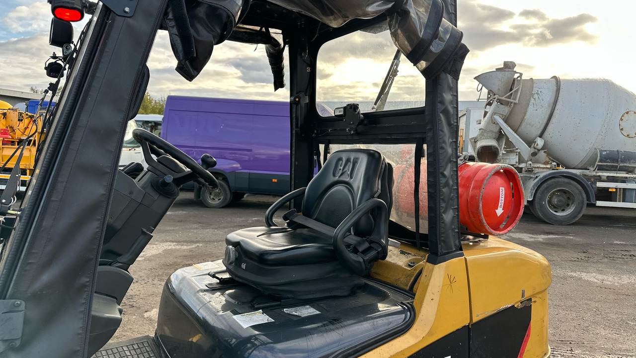CAT GP35N - رافعة شوكية تعمل بالغاز: صورة 5 CAT GP35N - رافعة شوكية تعمل بالغاز: صورة 5